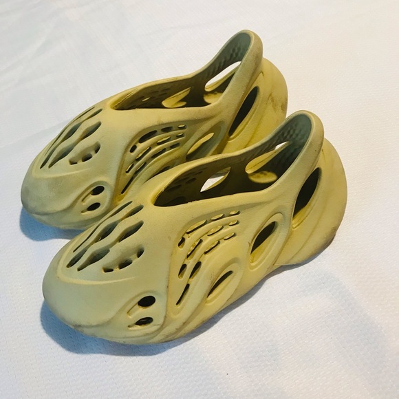 Adidas Yeezy - Picture 2 of 11